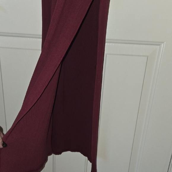 Lulu's Burgundy Ribbed Halter Maxi Dress Comfy Cool Classic Summer Staple Sz M - Picture 3 of 11